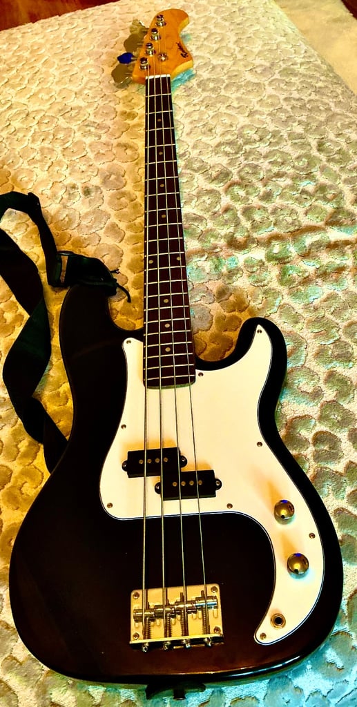 image for Rockburn bass guitar 