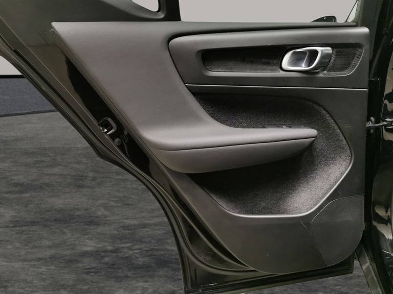 2022 Volvo XC40 1.5h T4 Recharge 10.7kWh Plus SUV 5dr Petrol Plug-in Hybrid Auto Euro 6 (s/ Suv P...