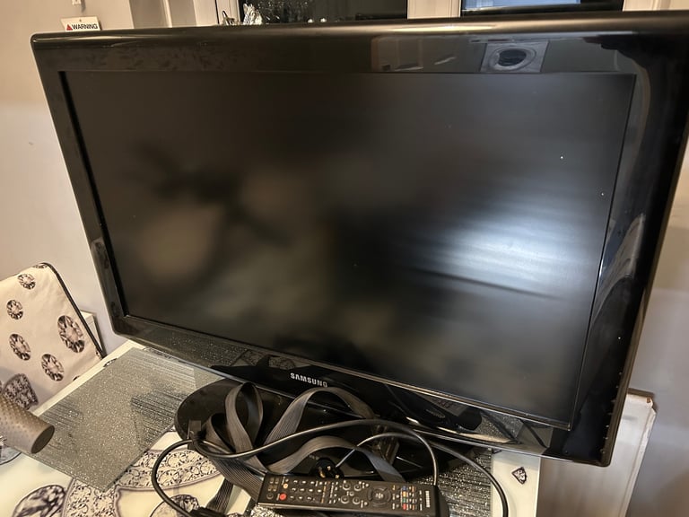 image for 32 inch Samsung  TV not smart