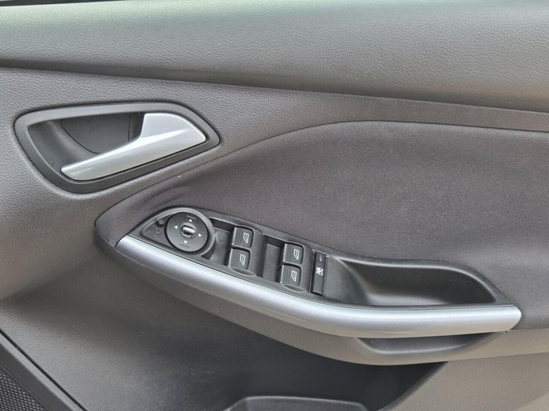 2013 Ford Focus 1.6 Titanium Powershift Euro 5 5dr Hatchback Petrol Automatic
