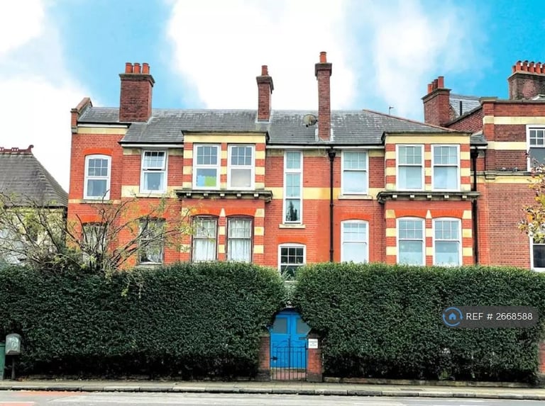 2 bedroom flat in Raie Maisonettes, London, SE22 (2 bed) (#2668588)