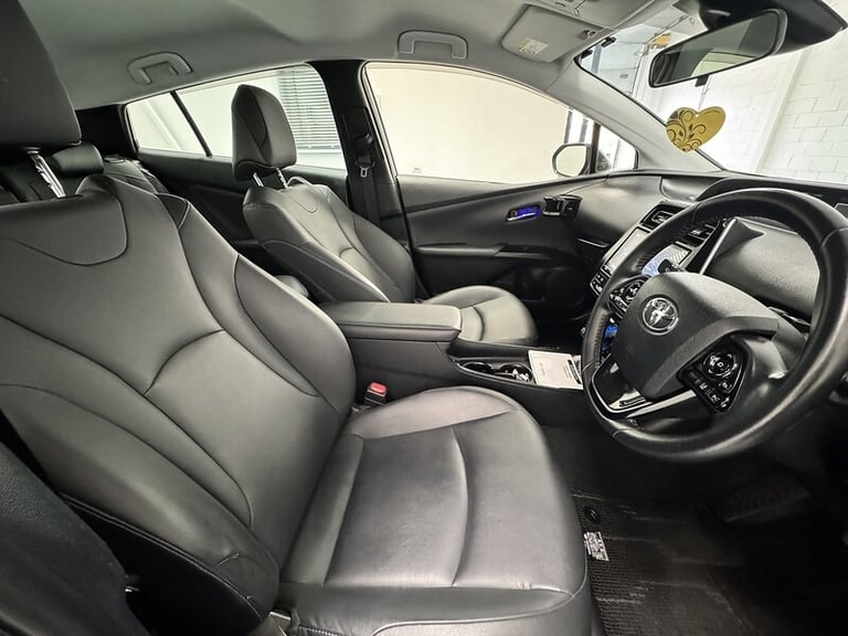 2025 Toyota Prius Vvt-I Active Hatchback HYBRID ELECTRIC Semi Automatic