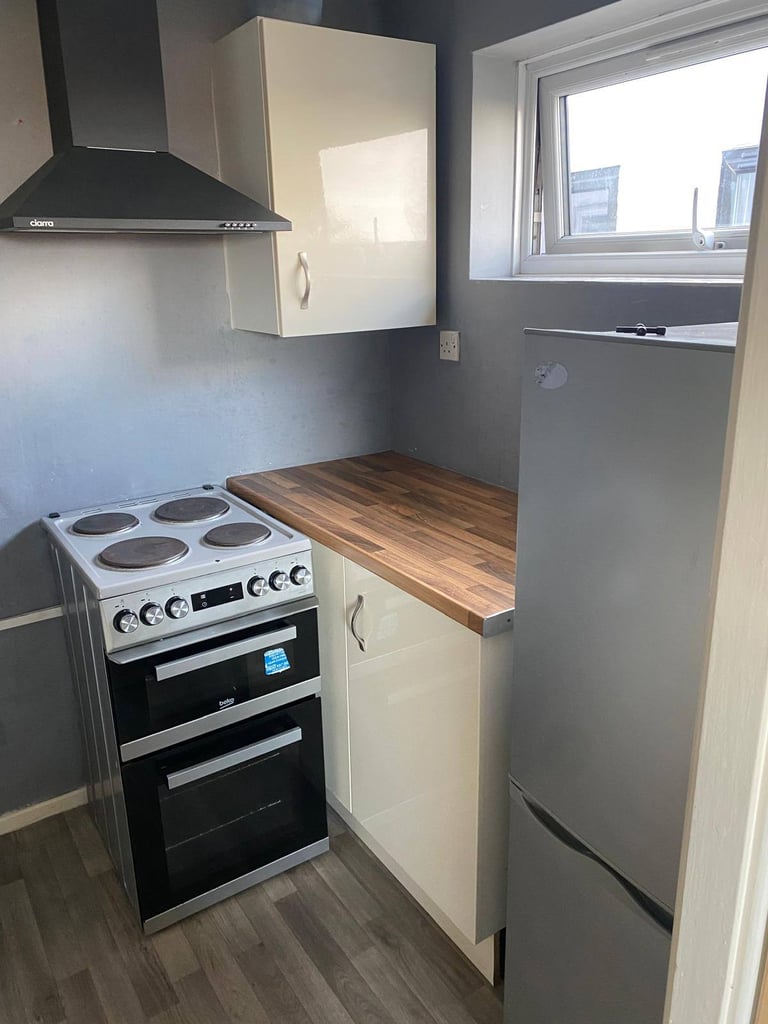 Spacious 1-Bedroom first floor Flat – Excellent Location Between Town Centre & Old Town