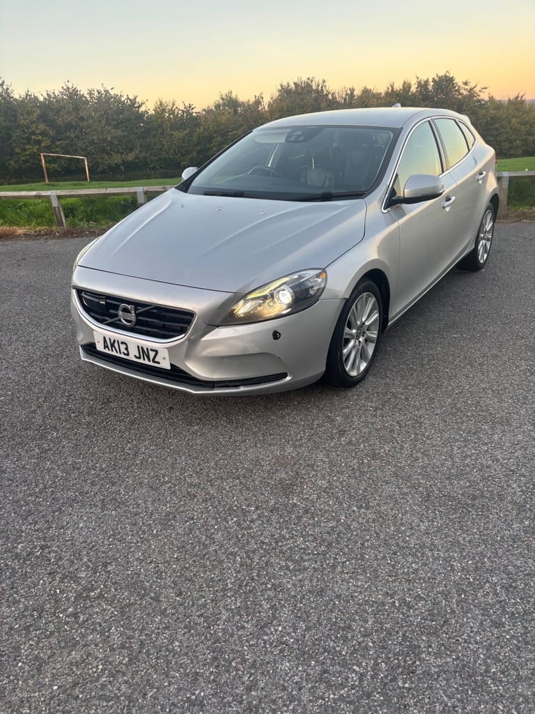 Volvo, V40, Hatchback, 2013, Semi-Auto, 1984 (cc), 5 doors