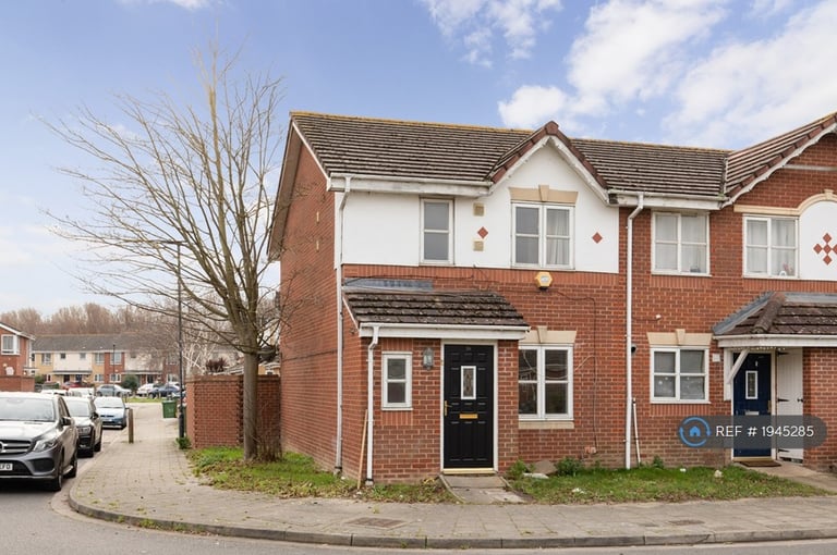 image for 3 bedroom house in Grasshaven Way, London, SE28 (3 bed) (#1945285)