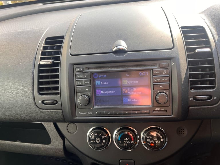 2010 Nissan Note 1.6 16V Tekna Auto Euro 4 5dr MPV Petrol Automatic