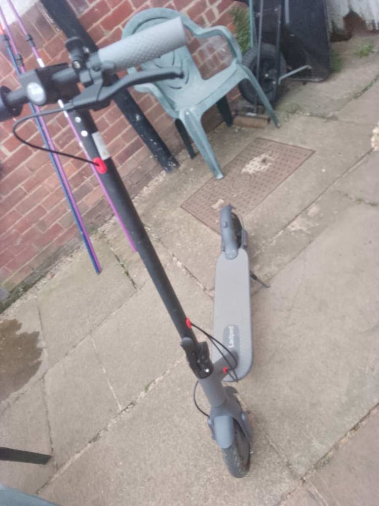 Electric scooter 