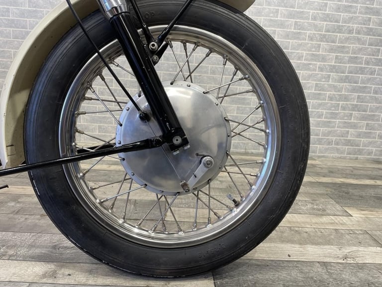 1966 TRIUMPH T120 BONNEVILLE GRENADIER RED  + ALASKAN WHITE