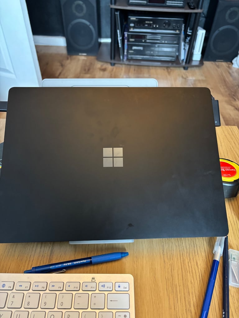 Microsoft surface book touch screen laptop 4 series 11 boxed as new 