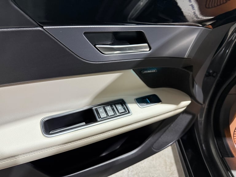 2017 Jaguar XF 2.0d R-Sport Saloon 4dr Diesel Auto AWD Euro 6 (s/s) (240 ps)