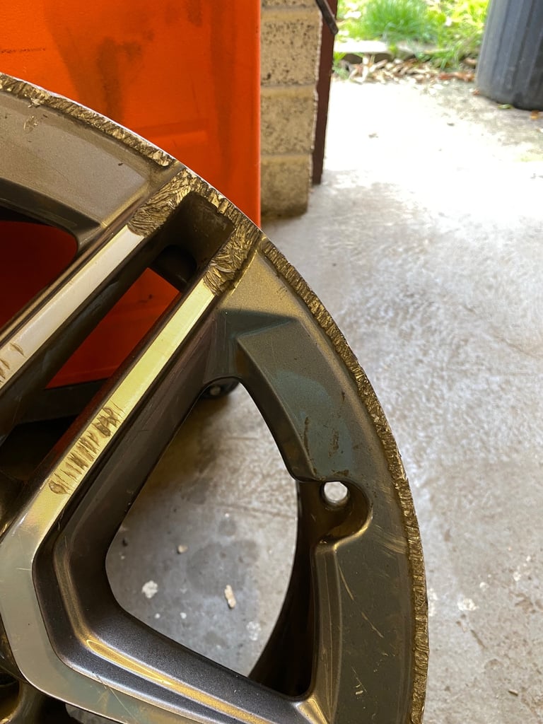 A class AMG 19” W177 alloy damaged