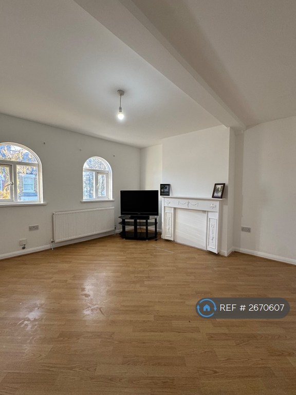 4 bedroom flat in Ranelagh Road, Leytonstone, E11 (4 bed) (#2670607)