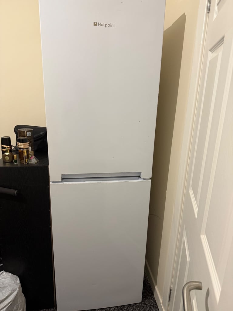 Hotpoint auto defrost fridge freezer 