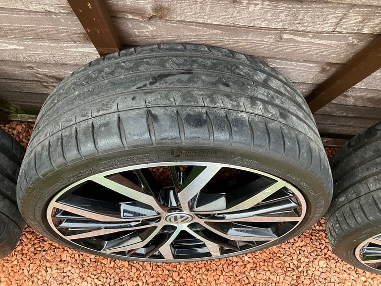 VW Santiago 19" alloy wheels with Michelin tyres