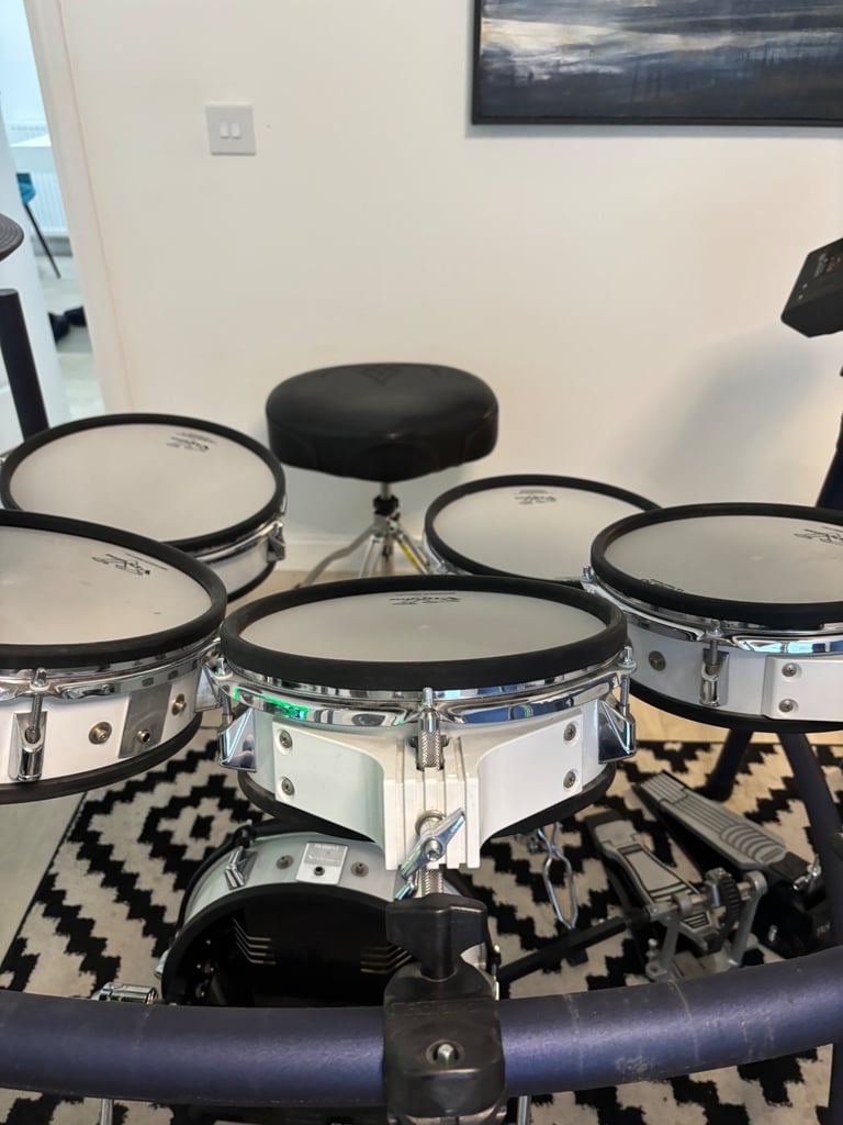6 piece Electric Roland Drum kit plus hardware