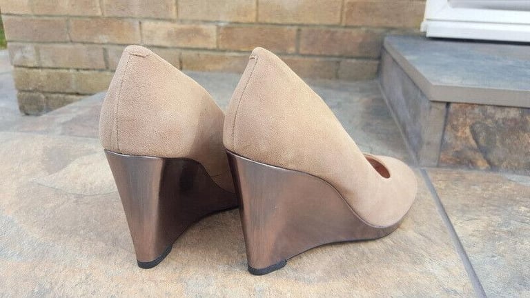 image for Clarks Beige court shoes