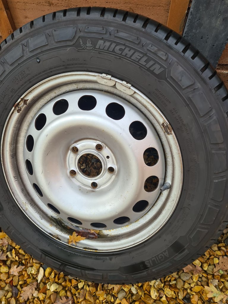 Vauxhall Vivaro wheels & tyres