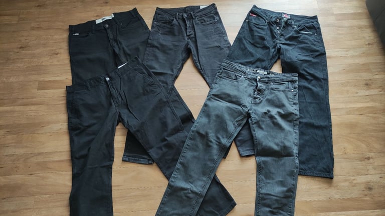 image for Lot of 5 Pairs Men’s Jeans Size 32 