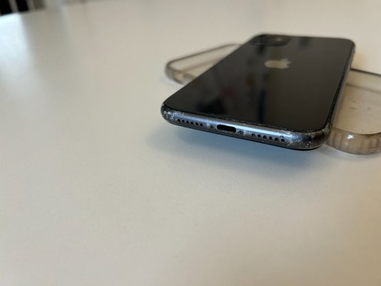 iPhone 11 - UNLOCKED - £140 ONO - Please read description