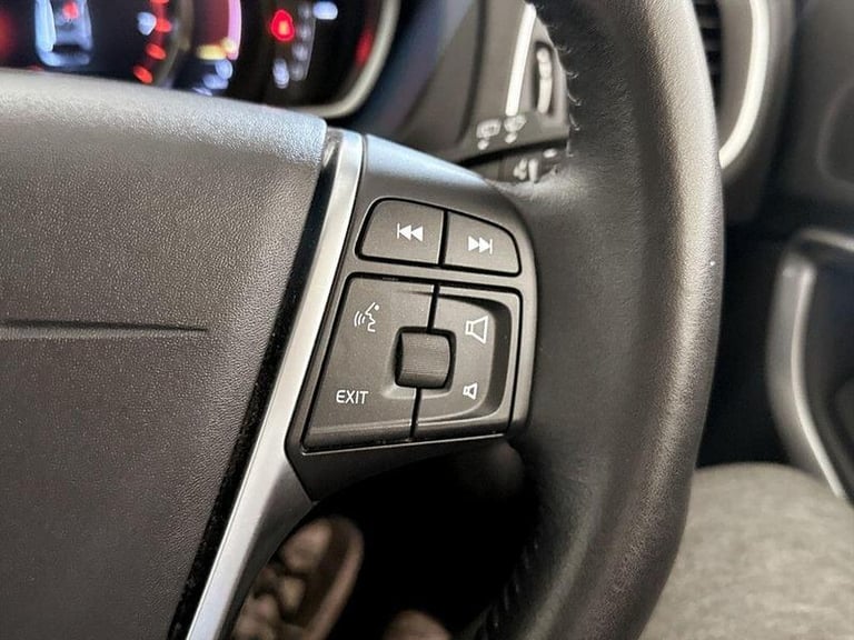 2019 Volvo V40 Cross Country 1.5 T3 GPF Pro Auto Euro 6 (s/s) 5dr Automatic Hatchback Petrol Auto...