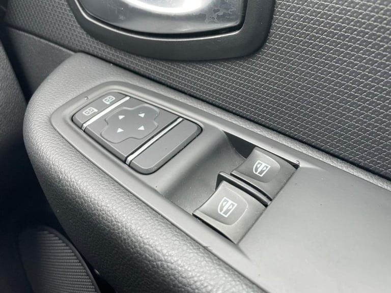  Renault Clio PLAY Petrol