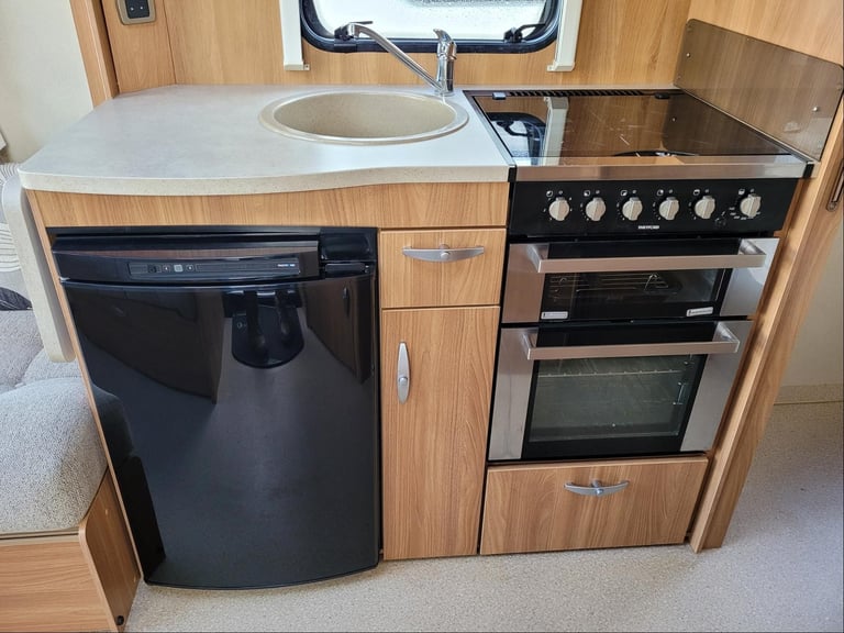 Swift Challenger Sport 584 2013 Single Axle 4 Berth - Motor Mover, Island Bed