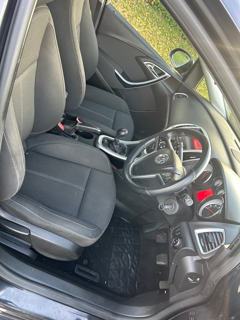 Vauxhall, ASTRA, Hatchback, 2013, Manual, 1956 (cc), 5 doors