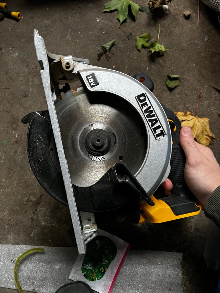 image for Dewalt circular saw with battery 