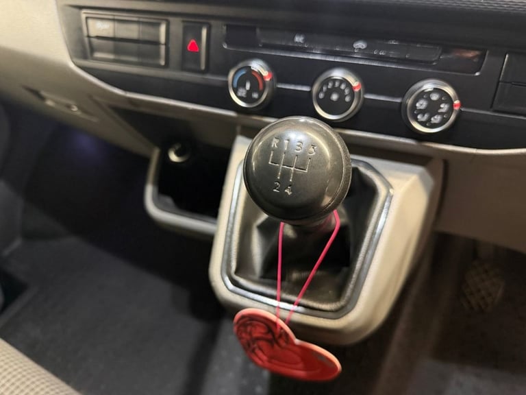 2021 71 VOLKSWAGEN TRANSPORTER 2.0 TDI T30 BUSINESS FWD LWB L2 EURO 6 * AIR CON 