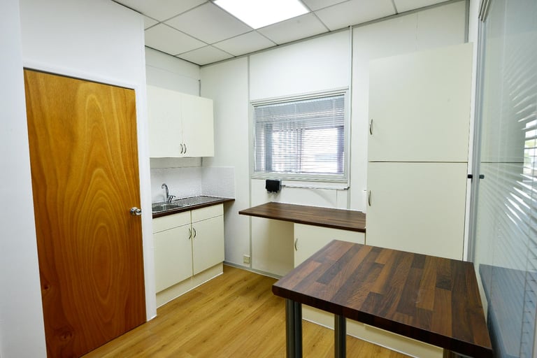 Serviced Offices Studio Storage Space Watford 24/7 Access - Parking & Bills Included OCTOBER FREE
