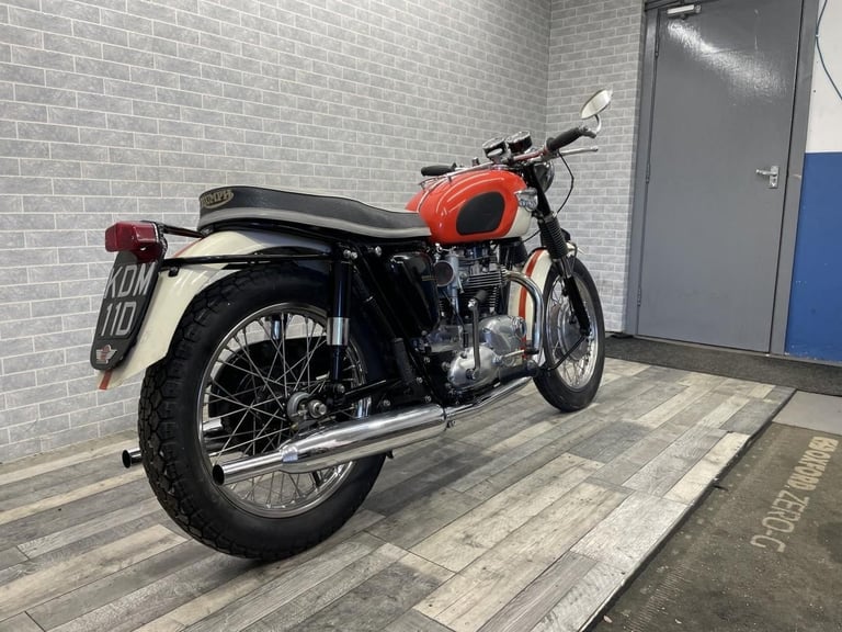 1966 TRIUMPH T120 BONNEVILLE GRENADIER RED  + ALASKAN WHITE