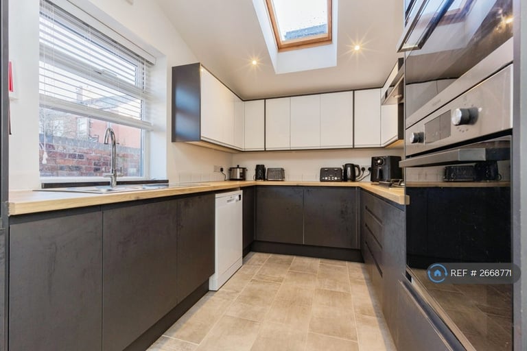 6 bedroom house in Braemar Road, Manchester, M14 (6 bed) (#2668771)