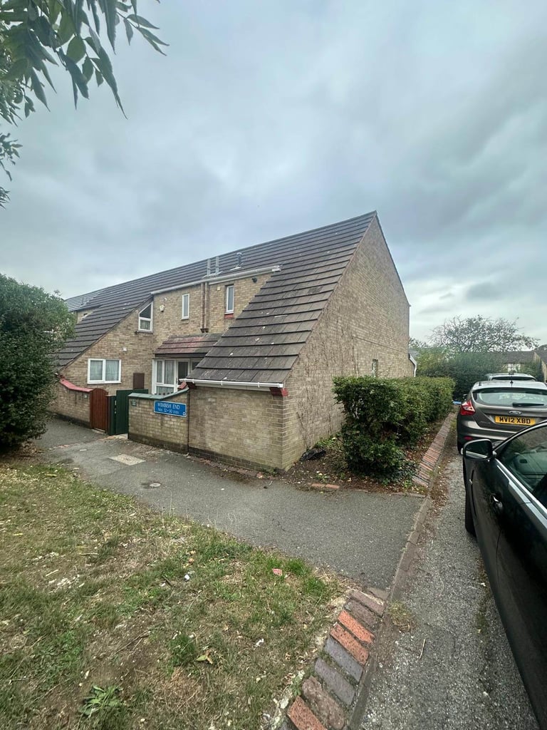 Spacious 3 Bedroom with 2 Reception House Available To Let In Romford (SS13 3PD)