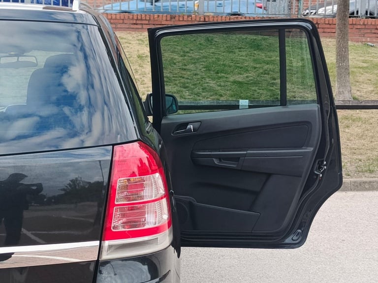 2012 Vauxhall Zafira 1.6 16V Design Euro 5 5dr (SNav) MPV Petrol Manual