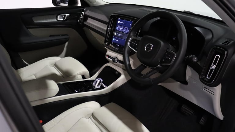 Volvo XC40 B4 (P) Ultimate Dark (360 Camera, Sunroof, BLIS) Petrol/Electric Hybrid Automatic