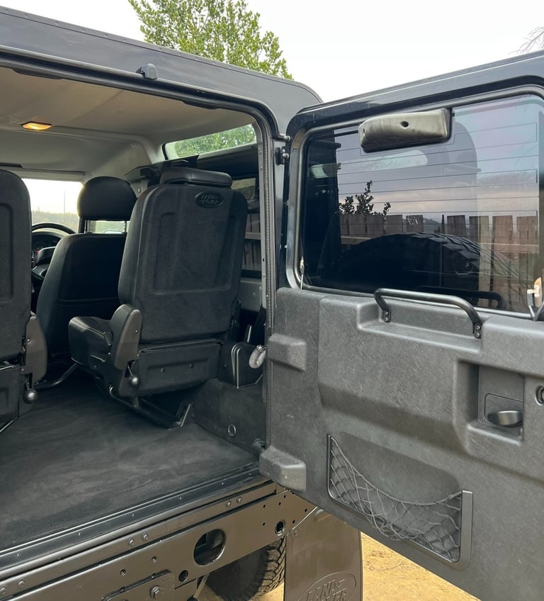 2011 - 61 Land Rover Defender 90 2.2 TDCi XS 4WD SWB Euro 5 WINDOW VAN Diesel