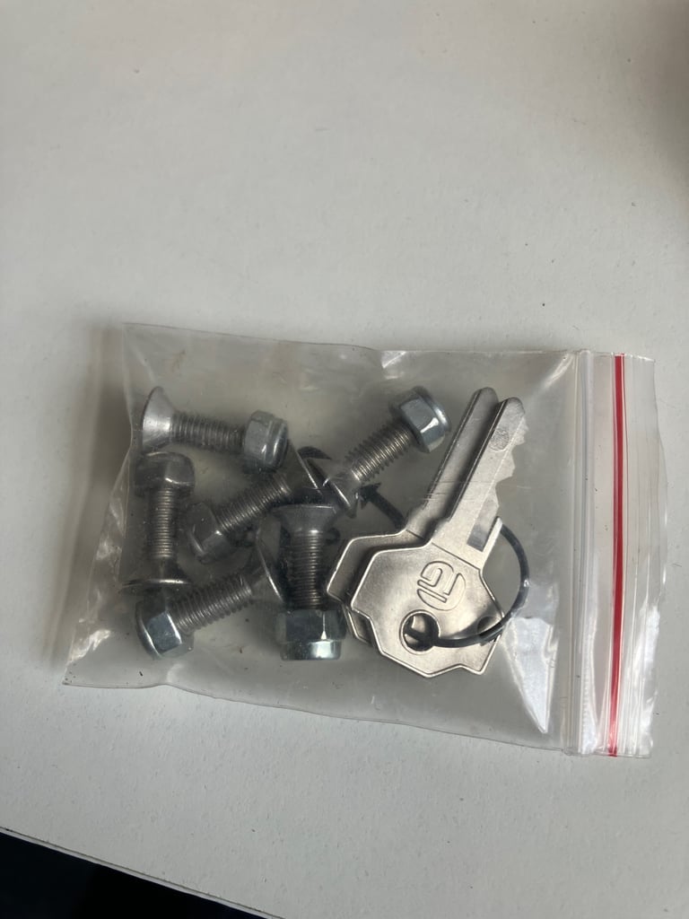 Newton equipment Aero 300 fuel filler cap flange assembly silver locking