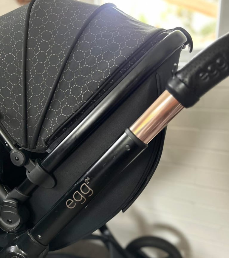 Egg2 Luxury pushchair and Shell I-size car seat special edition bundle in black Geo