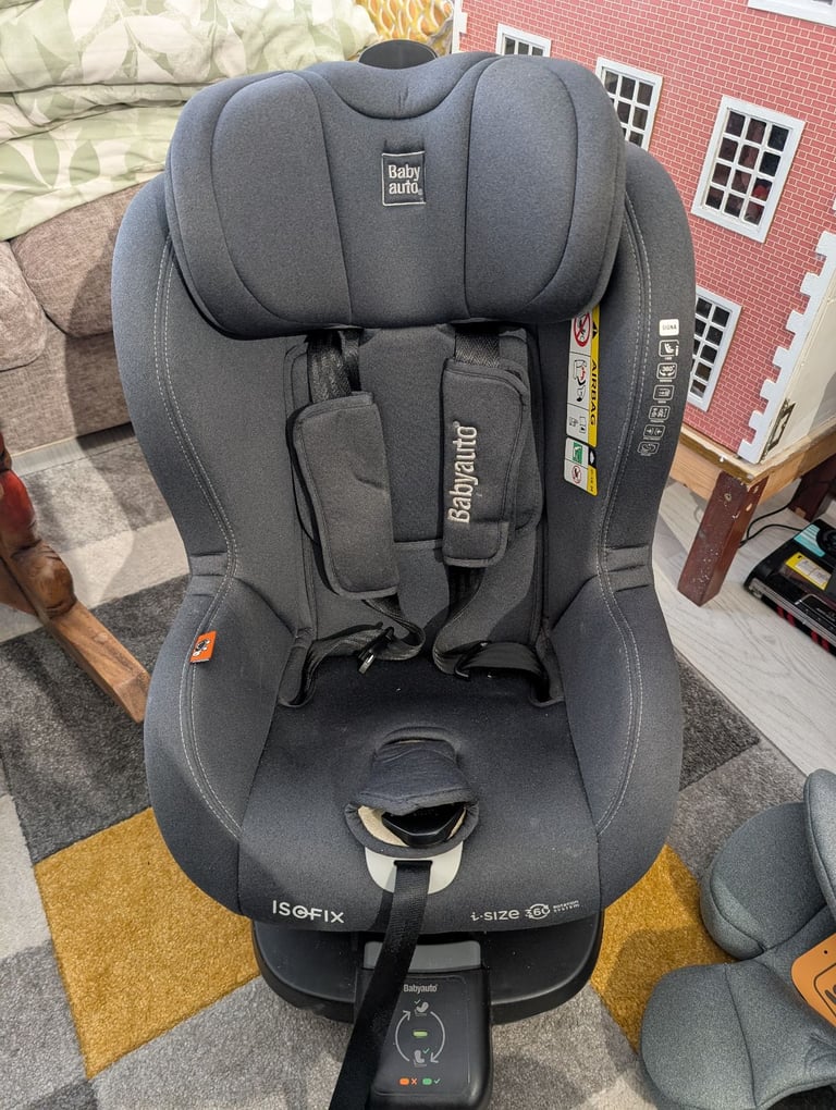 Child car seat isofix by BabyAuto in great condition