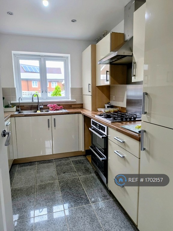 3 bedroom house in Oldmead Close, Harold Hill, Romford, RM3 (3 bed) (#1702157)