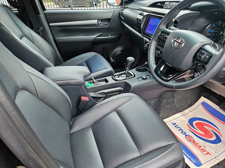 2025 Toyota Hilux INVINCIBLE X 2025 (25)  2000 miles Pick Up Diesel/Ele Automatic