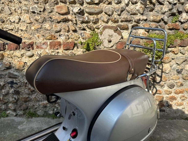 PIAGGIO VESPA - 2016 Petrol Manual in Grey