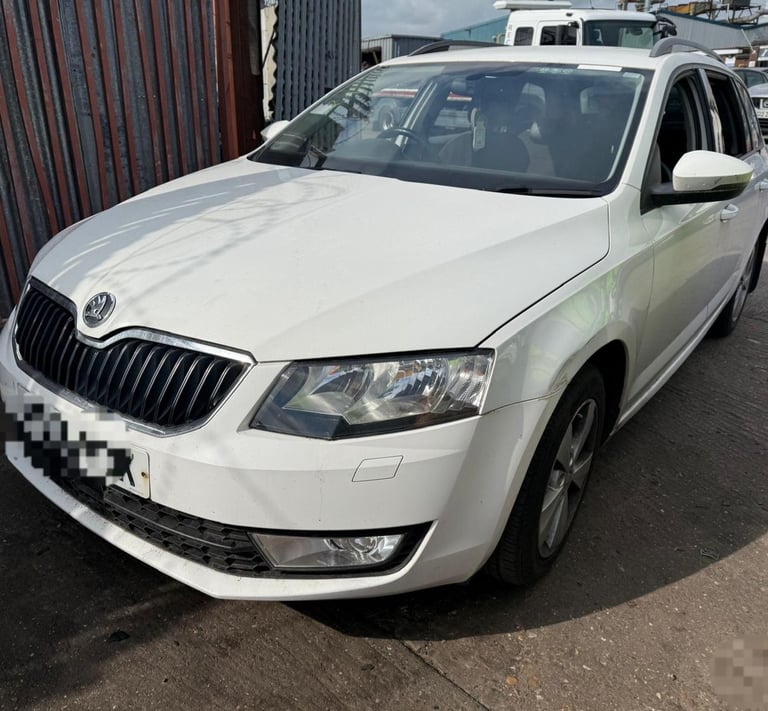 Breaking spare parts skoda octavia estate 2.0 2015 