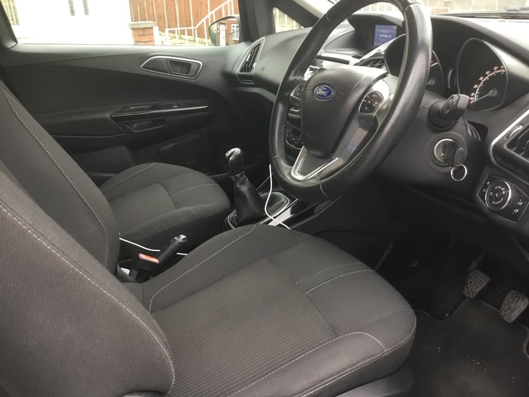 Ford b-max titanium mpv, 2014 reg, diesel.