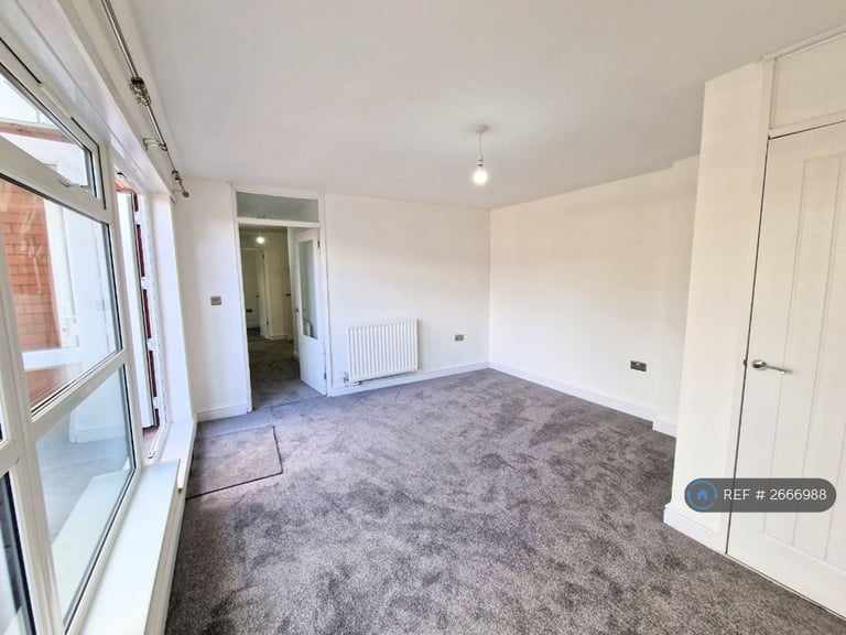 2 bedroom flat in Shepherds Gardens, Birmingham, B15 (2 bed) (#2666988)
