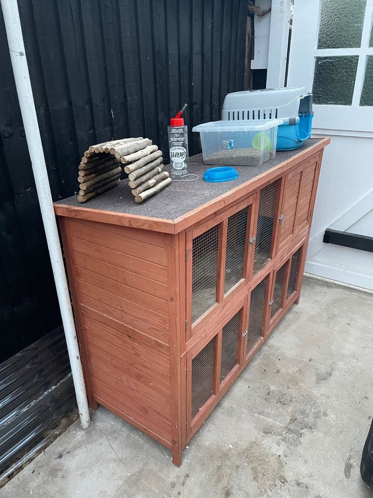 Large rabbit / guinea pig hutch  / garden run - food and accessories
