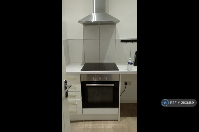 2 bedroom flat in Bury Road, Rawtenstall, Rossendale, BB4 (2 bed) (#2608189)