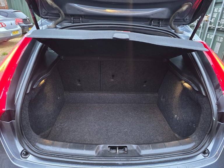 2013 Volvo V40 D3 R DESIGN 5dr HATCHBACK Diesel Manual