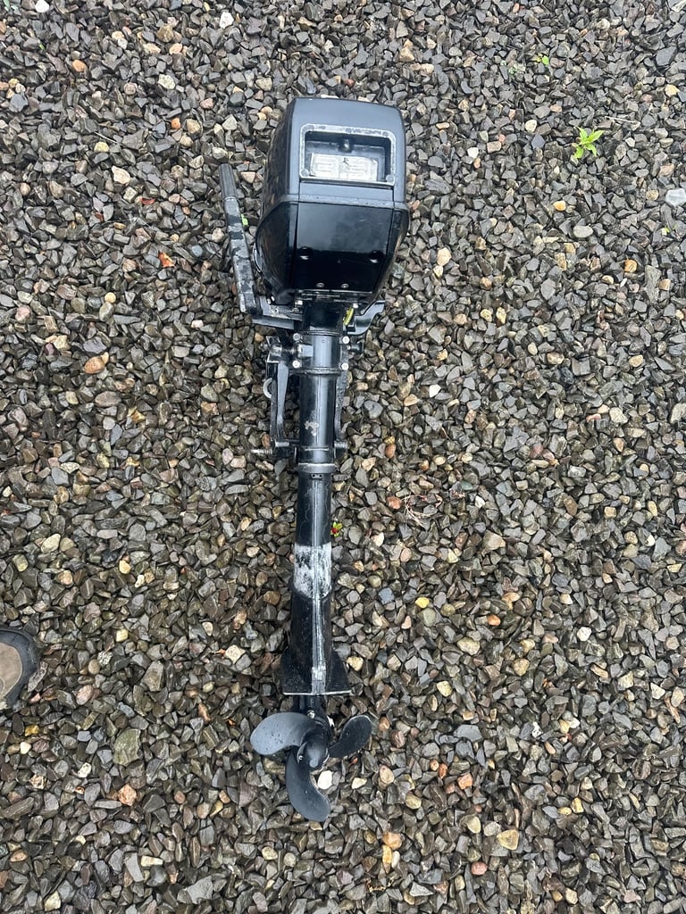 Mercury 3.3hp outboard motor short shaft boat engine. Runs and pumps water 