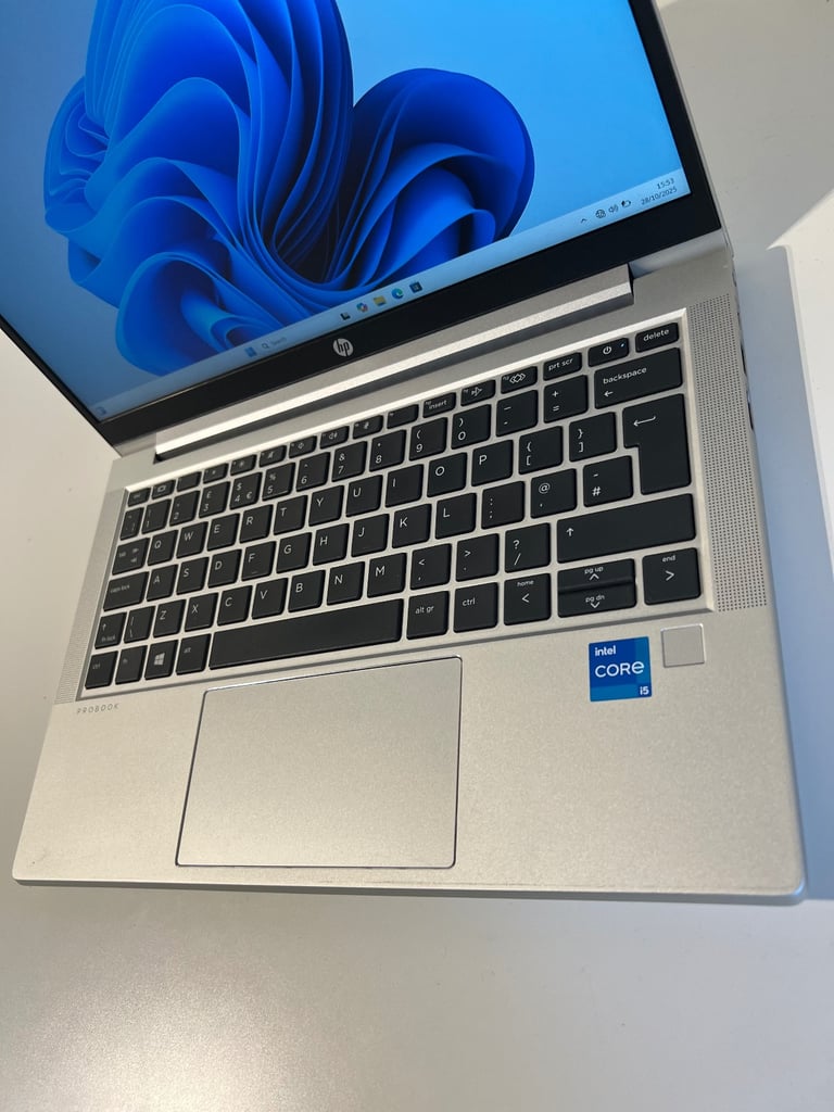 Windows 11 HP Probook,13.3/ ultra slim /Core i5, 11th gen / 16 GB/ 240 SSD almost new condition 